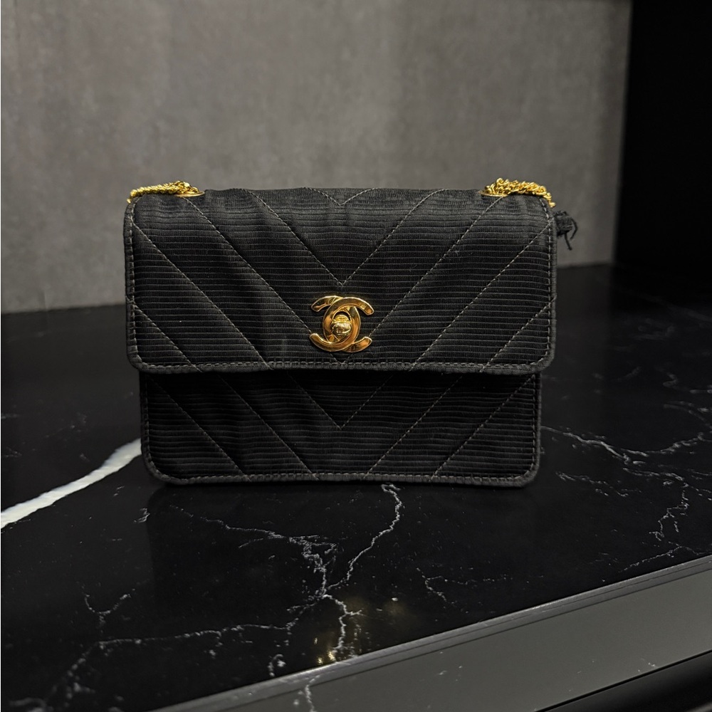 Vintage Chanel cross body bag/clutch